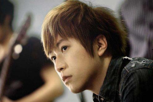 歌手阿信的背景